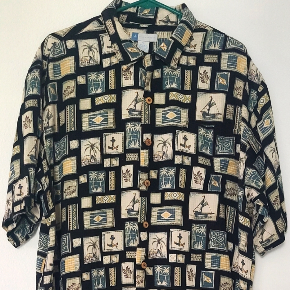 Mens half moon bay Hawaiian style shirt  xl